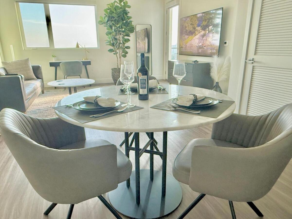 Penthouse With Views In Hollywood - One Bedroom W Parking Appartement