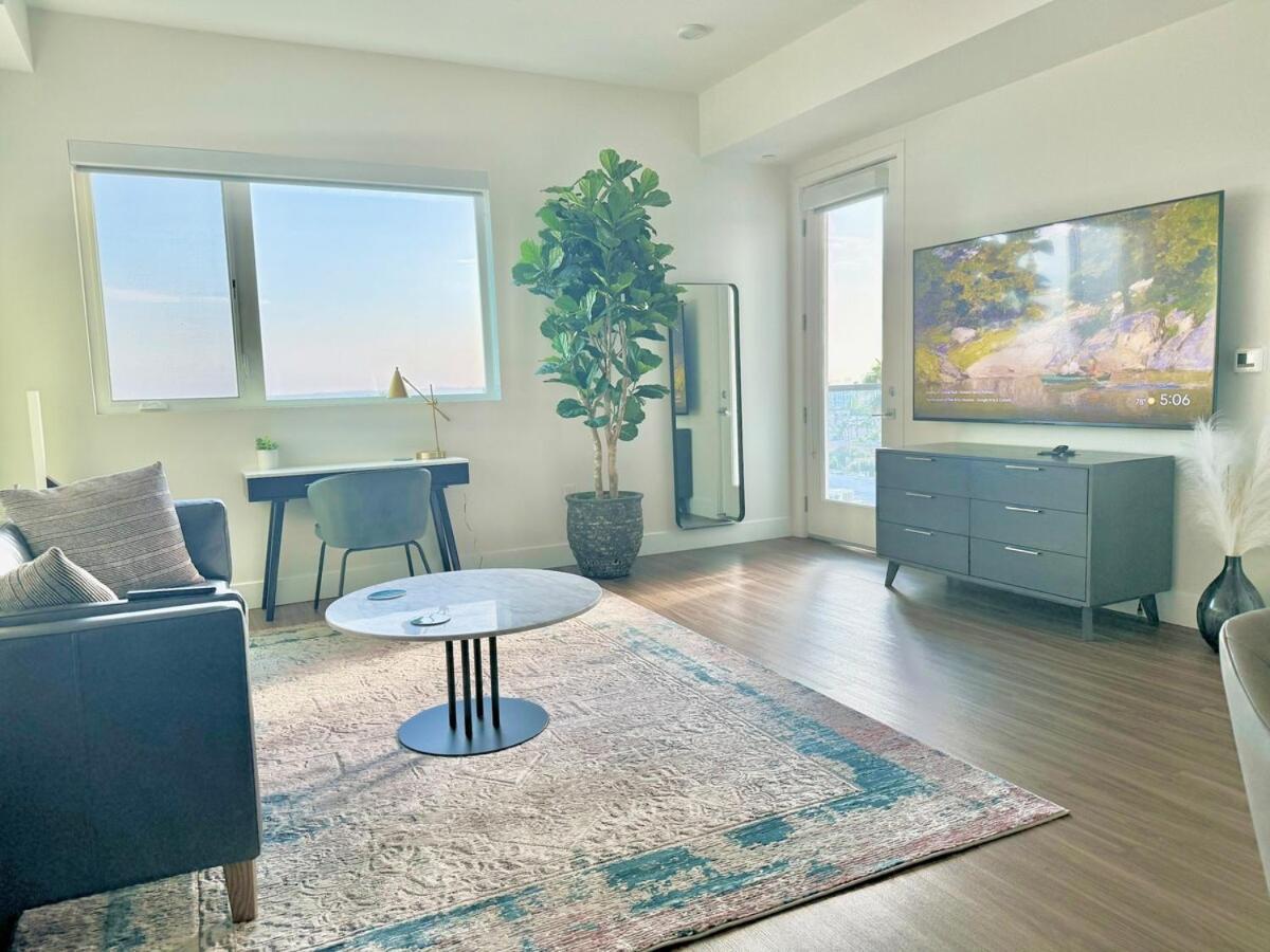 Appartement Penthouse With Views In Hollywood - One Bedroom W Parking *